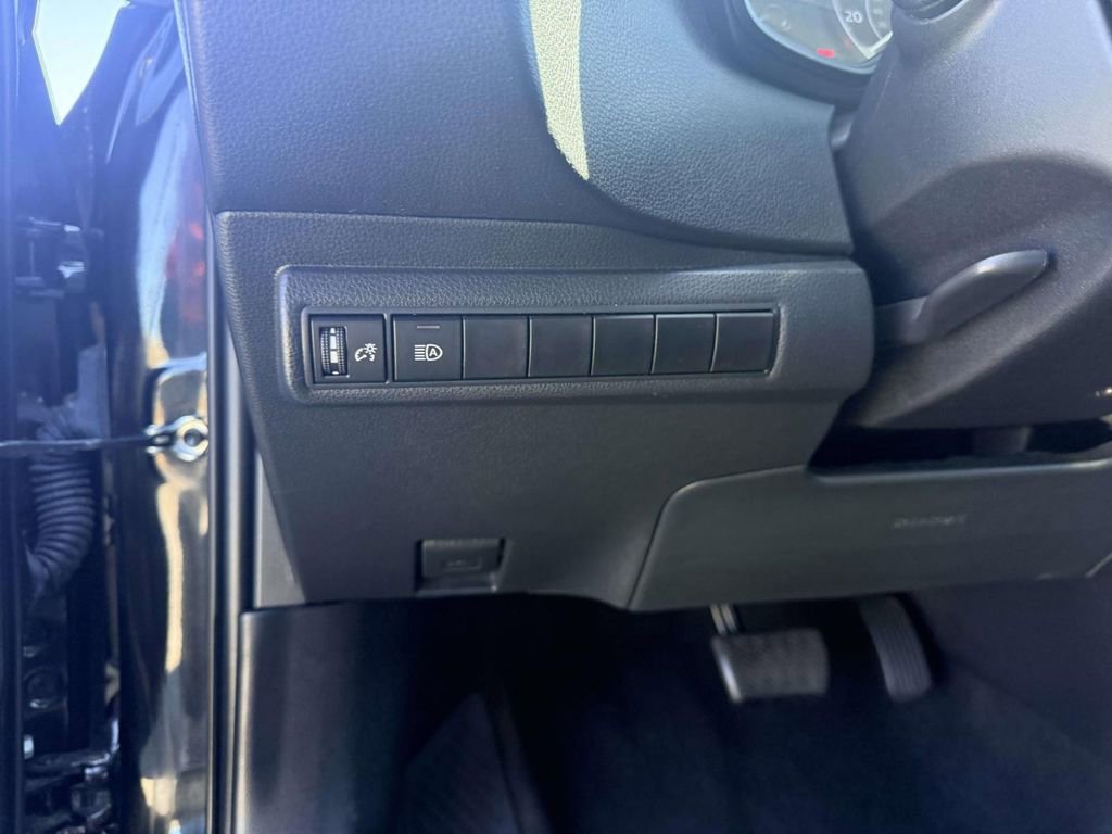 Used 2022 Toyota Corolla LE image 14