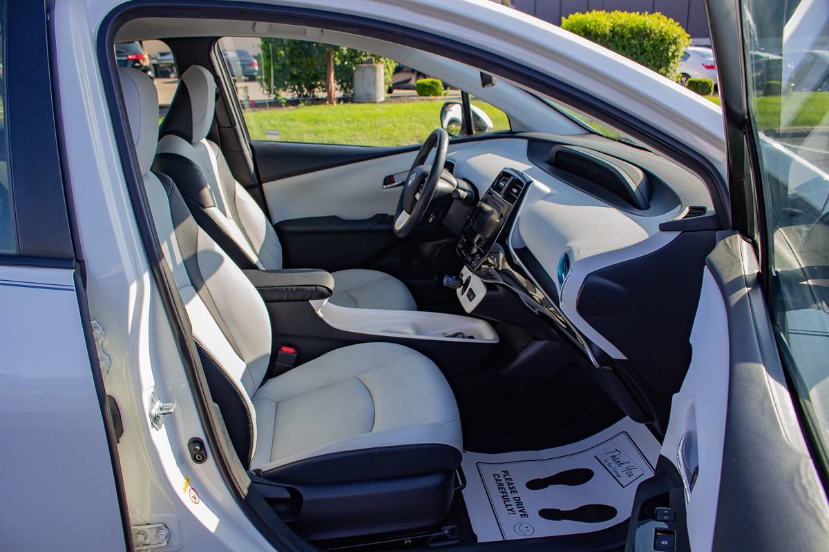 Used 2016 Toyota Prius Four FWD image 19