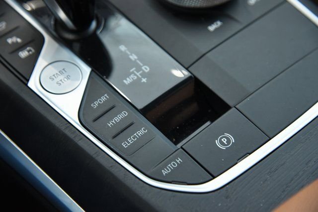 Used 2021 BMW 330e xDrive w/ Premium Package image 17