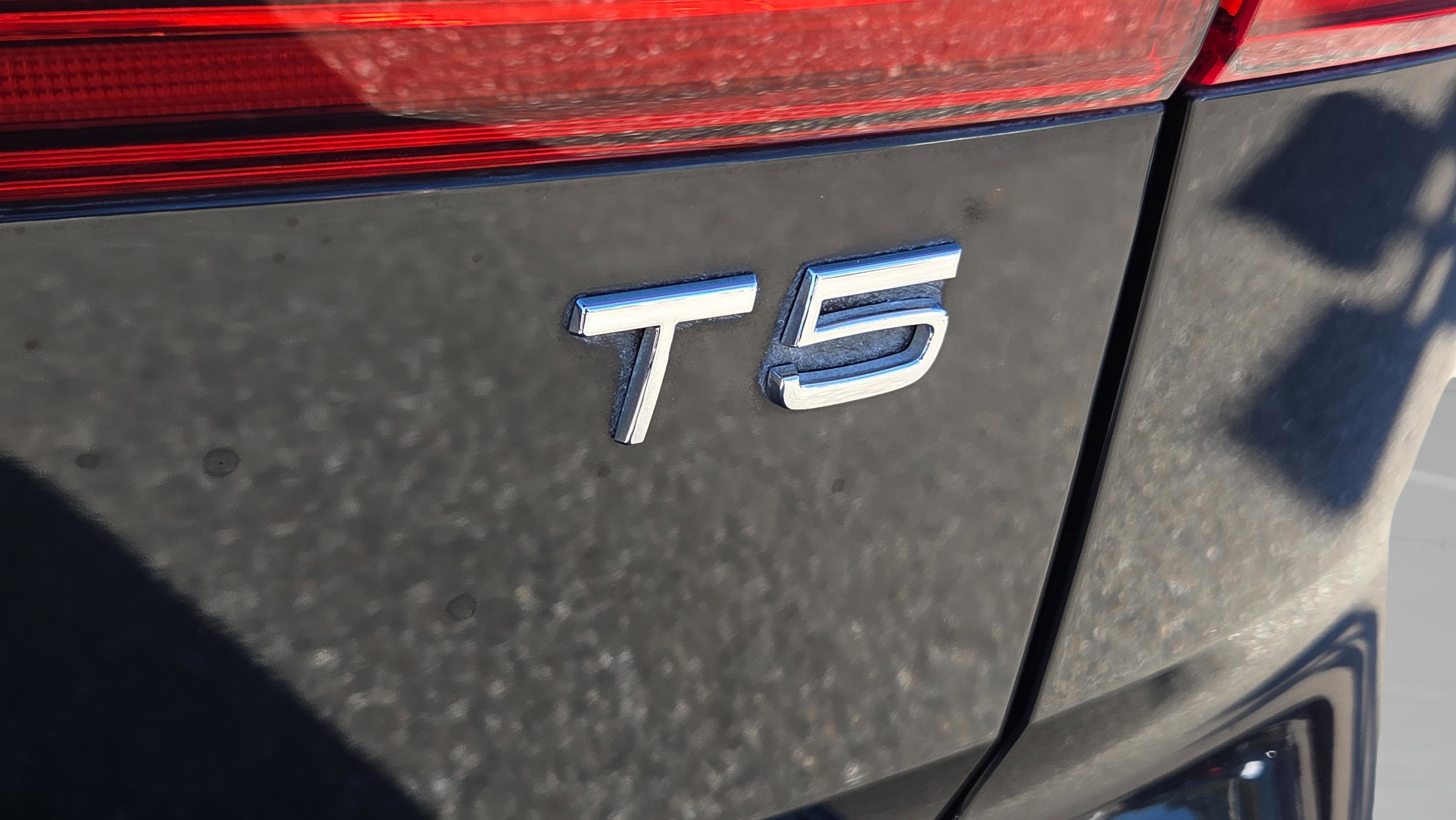 Used 2020 Volvo XC60 T5 Momentum image 28