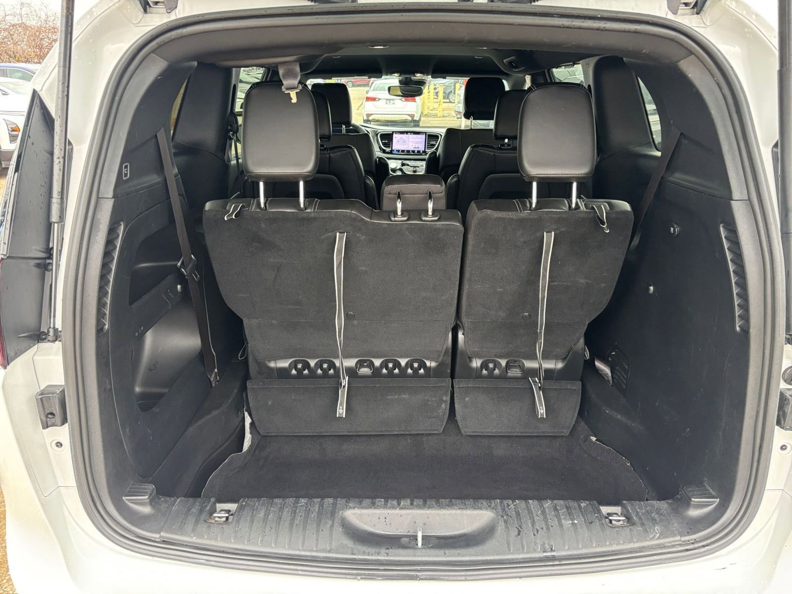 Used 2025 Chrysler Pacifica Select image 34