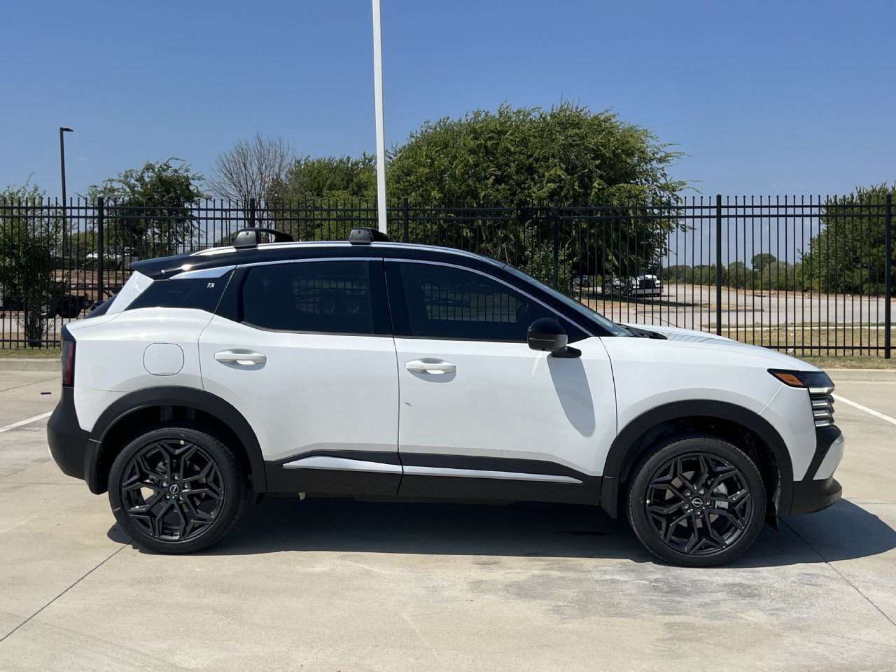 New 2027 Nissan Kicks SR FWD image 3