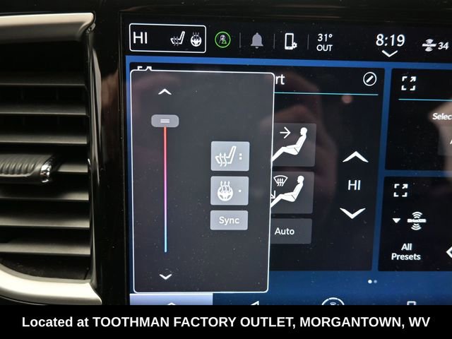 Used 2023 Chrysler Pacifica Touring-L image 18
