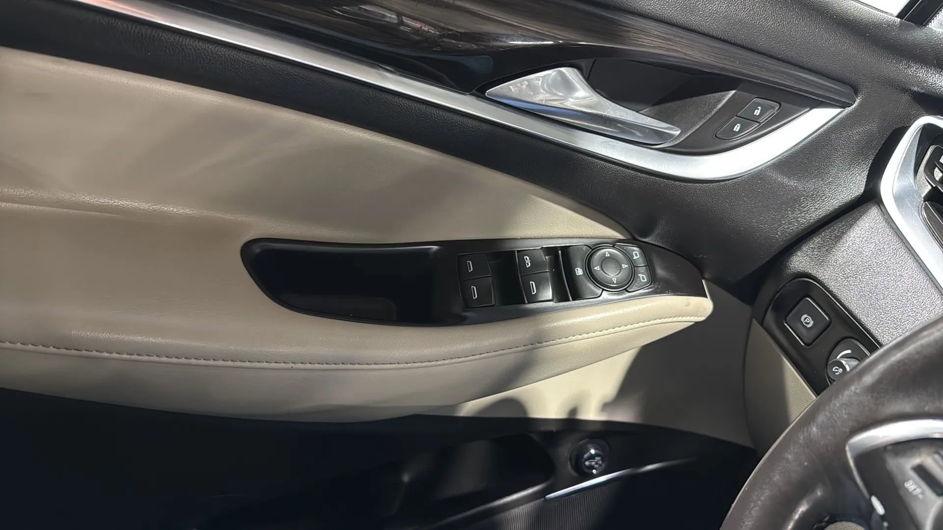 Used 2020 Buick Enclave Essence FWD image 21