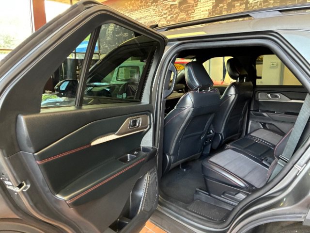 Used 2025 Ford Explorer ST-Line w/ ST-Line Street Pack AWD/4WD image 26