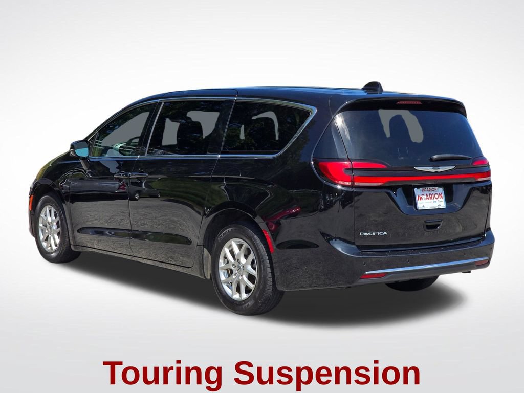 Used 2025 Chrysler Pacifica Select FWD image 17