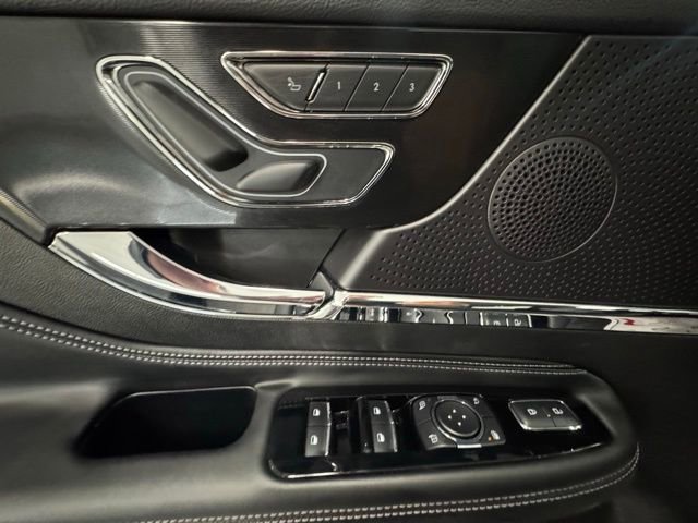 Used 2025 Lincoln Corsair Premiere image 14