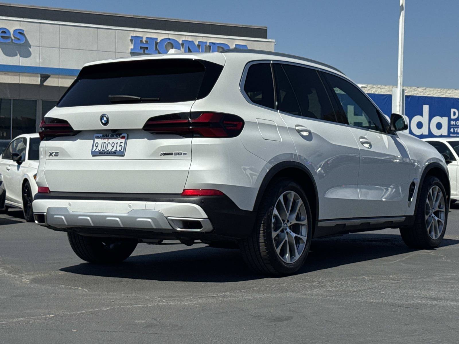Used 2024 BMW X5 xDrive50e w/ Parking Assistance Package AWD/4WD image 5