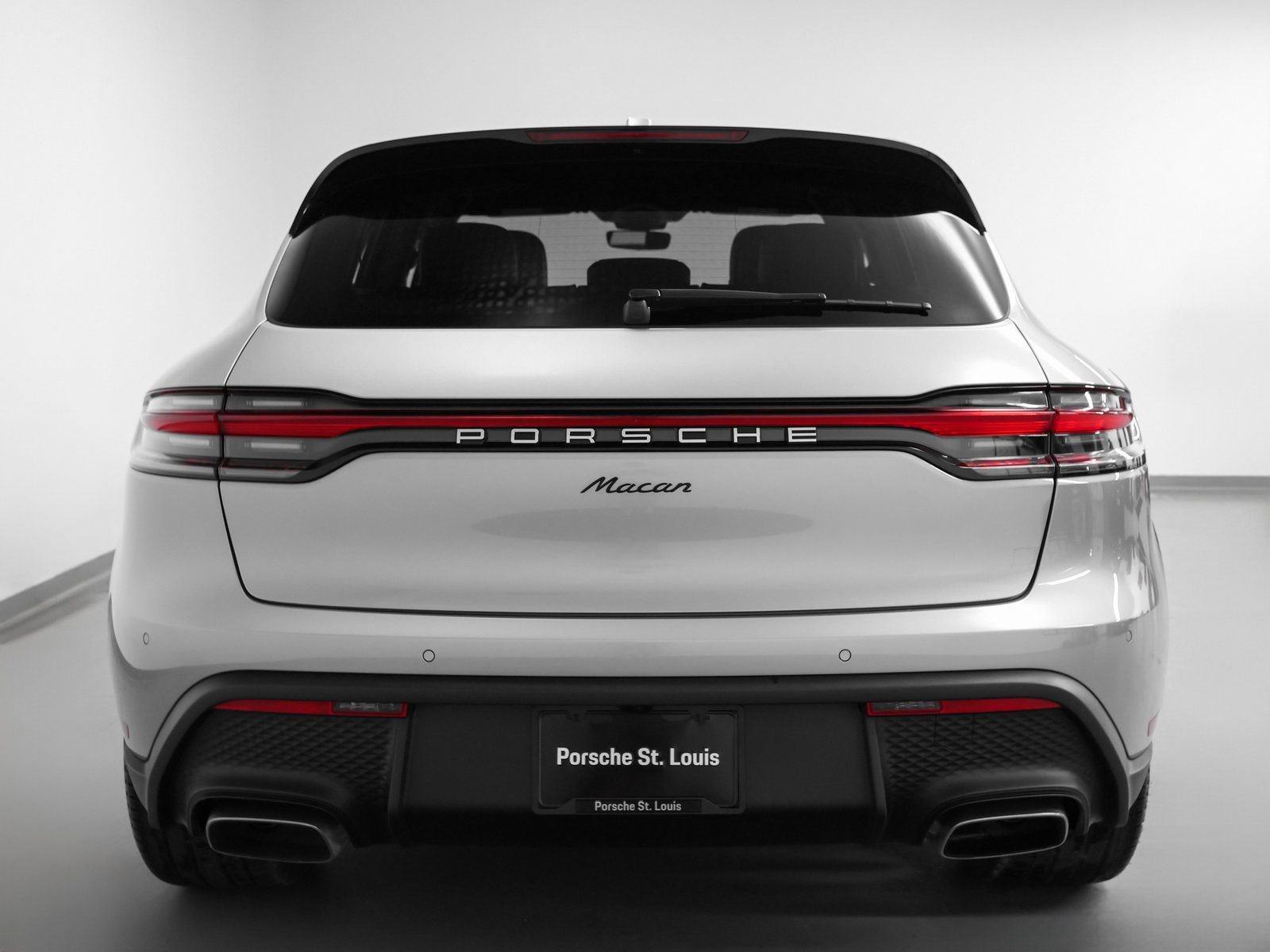 Certified 2025 Porsche Macan image 11