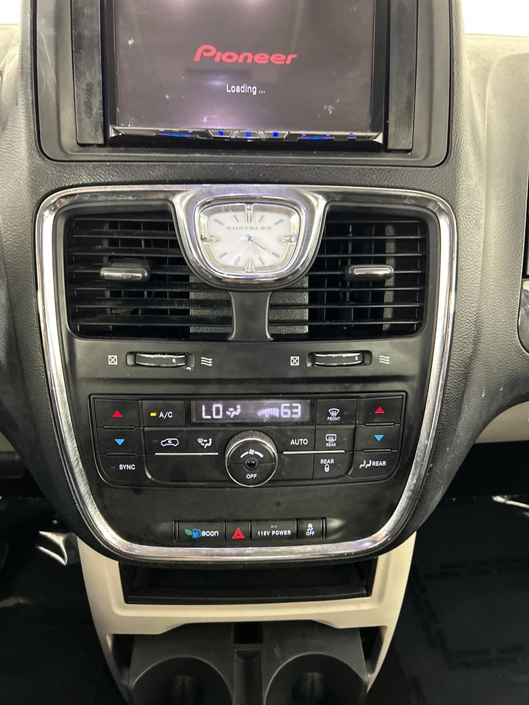 Used 2014 Chrysler Town & Country Touring FWD image 14
