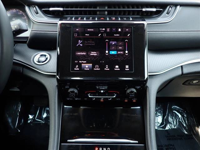 Used 2024 Jeep Grand Cherokee Laredo AWD/4WD image 16