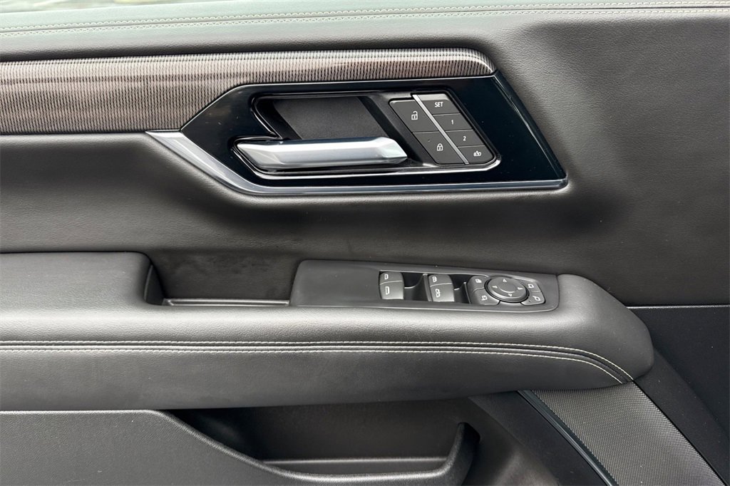 Used 2025 GMC Yukon Elevation image 15