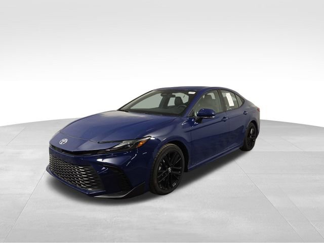Used 2025 Toyota Camry SE image 2