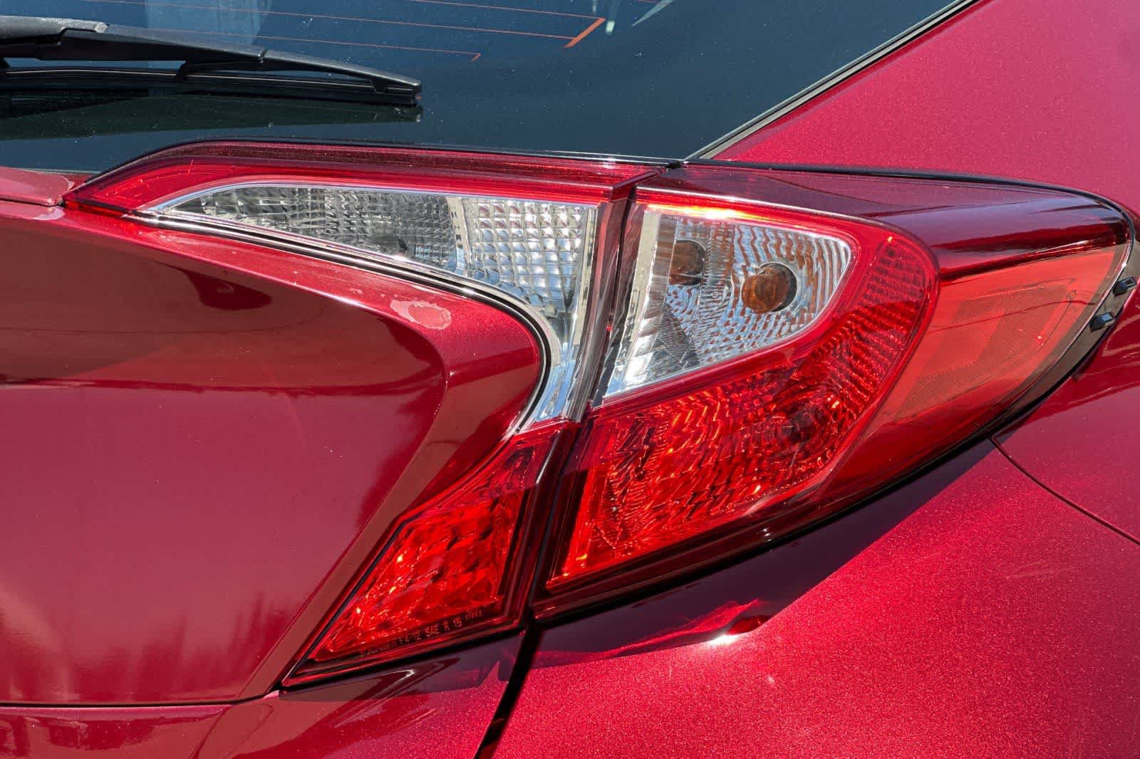 Used 2018 Toyota C-HR XLE FWD image 33