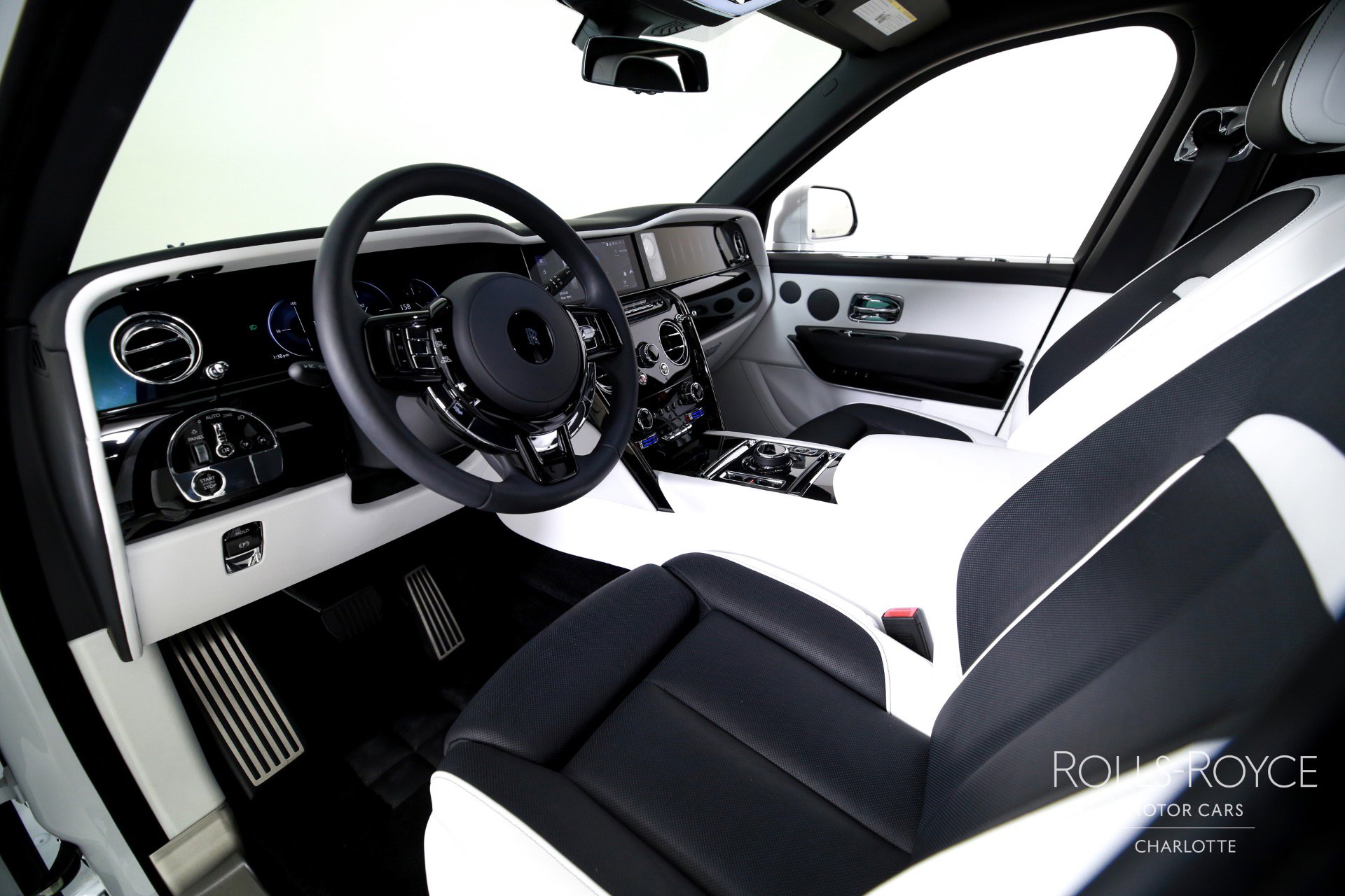 Used 2025 Rolls-Royce Cullinan Black Badge image 4