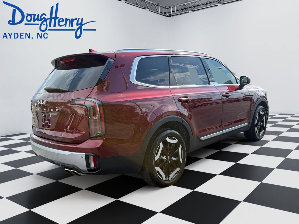 Used 2023 Kia Telluride EX w/ EX Captain's Chair Package FWD image 5