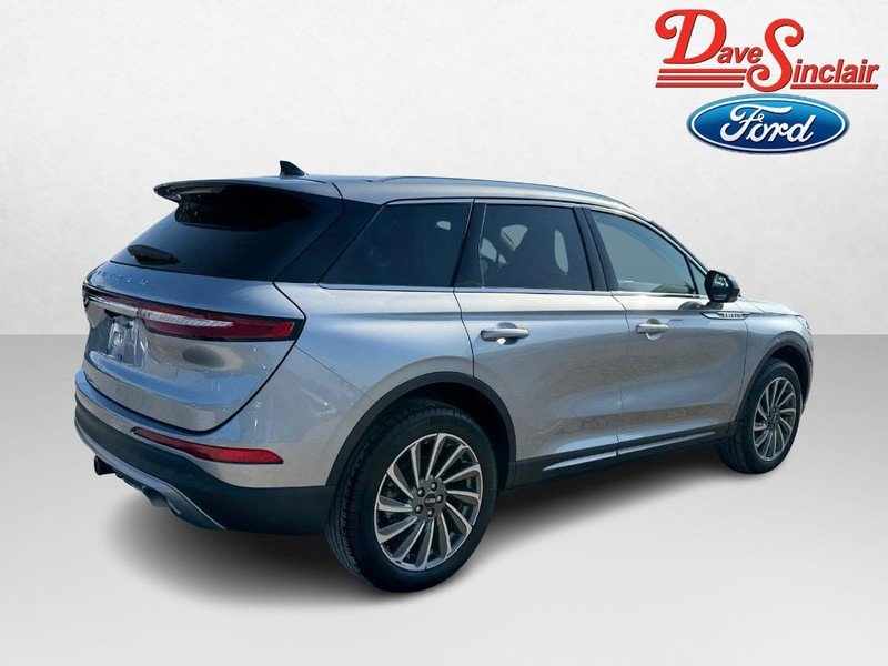 Used 2023 Lincoln Corsair Reserve w/ Towing Package image 7