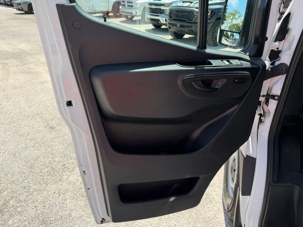 Used 2025 Mercedes-Benz Sprinter 2500 image 13