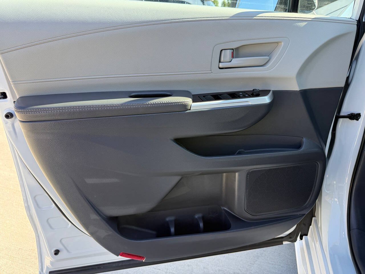 Used 2024 Toyota Sienna LE AWD/4WD image 31