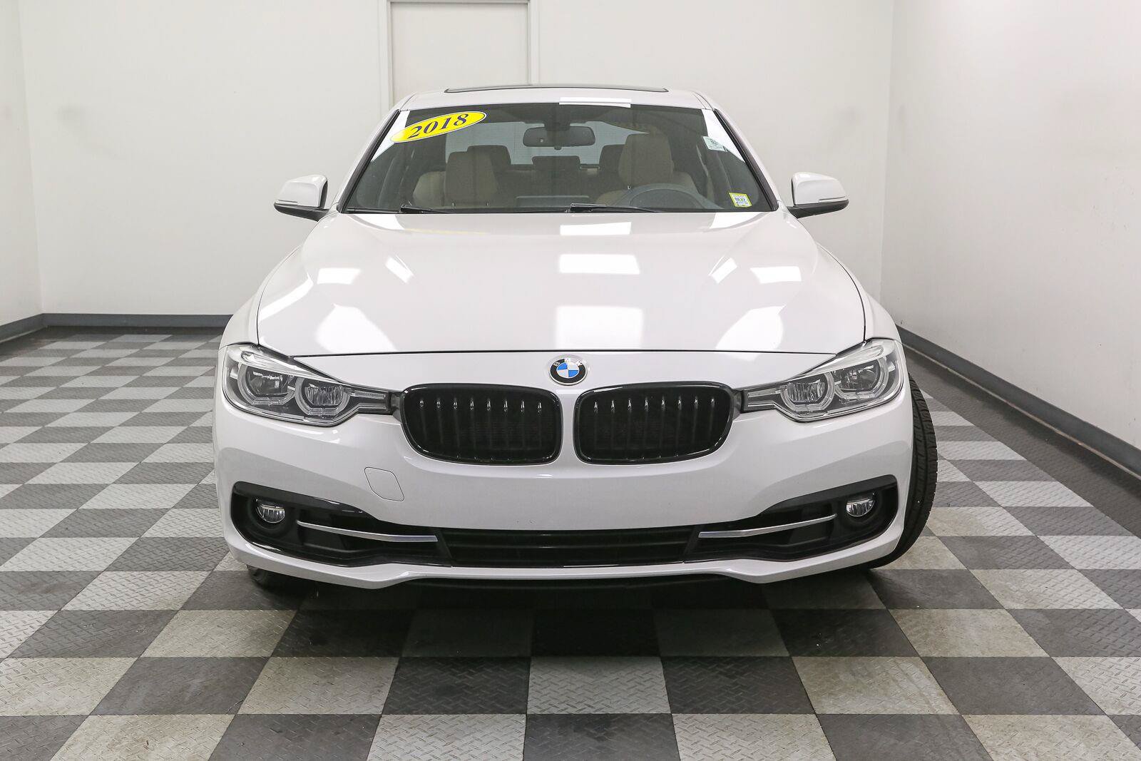 Used 2018 BMW 330i xDrive Sedan AWD/4WD image 3