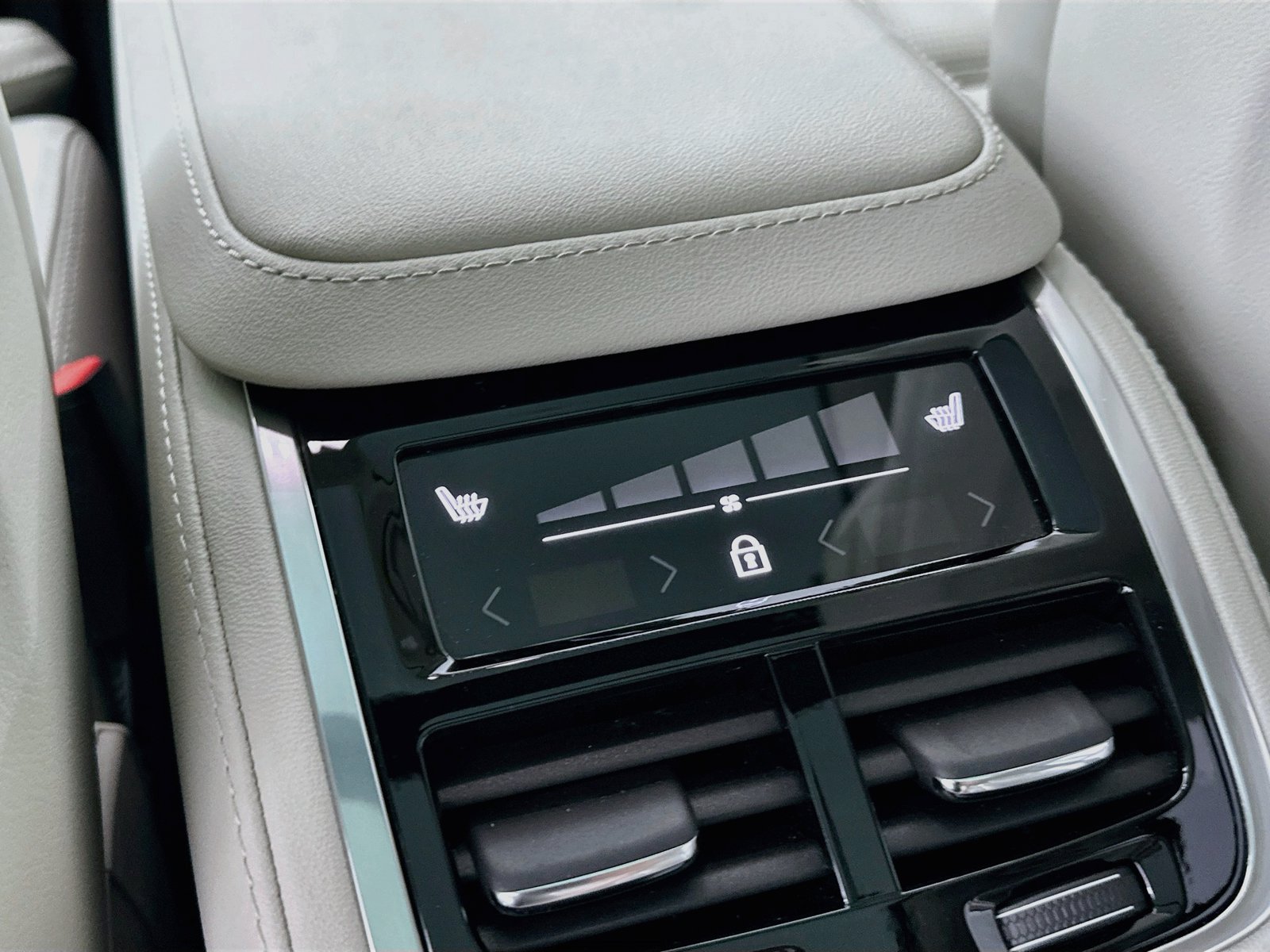 Certified 2026 Volvo XC90 B6 Ultra AWD/4WD image 36