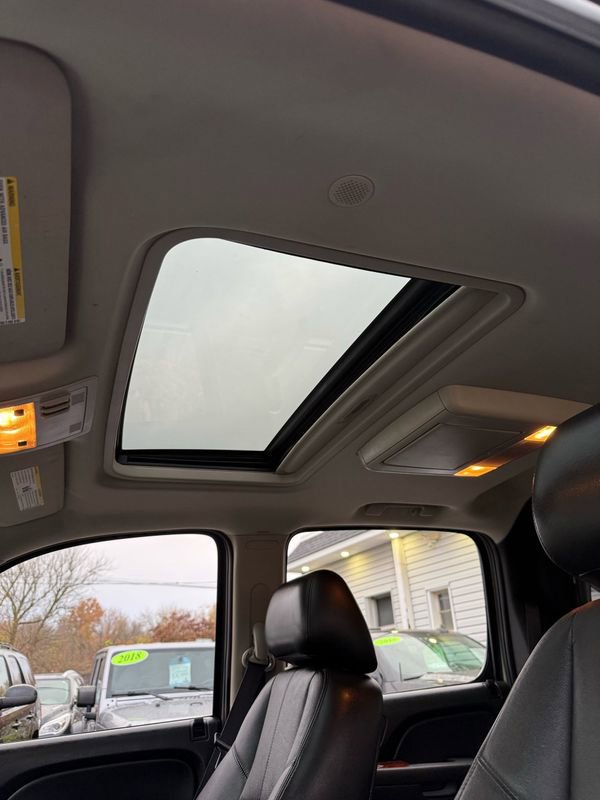 Used 2012 Chevrolet Avalanche LT image 14