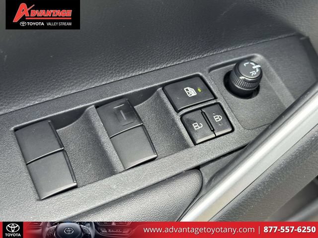 Used 2023 Toyota Corolla Cross LE AWD/4WD image 20