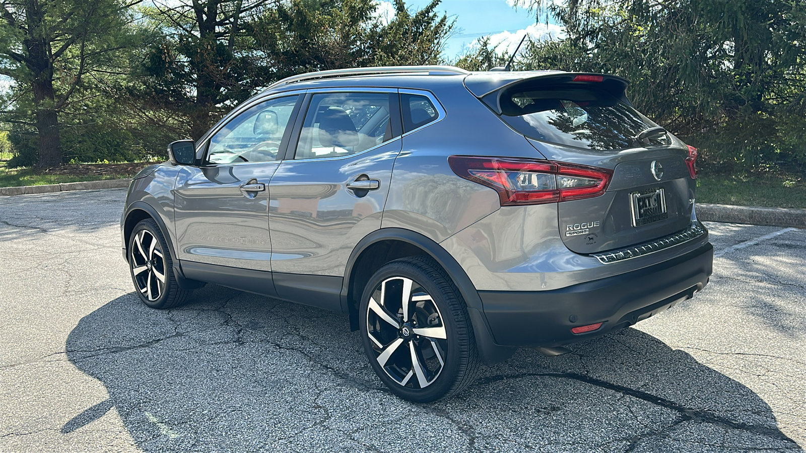 Certified 2022 Nissan Rogue Sport SL w/ Premium Package image 8