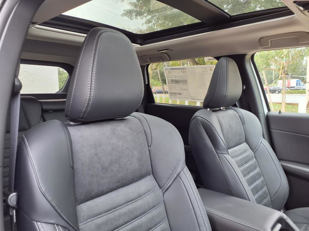 New 2025 Mitsubishi Outlander SE image 16