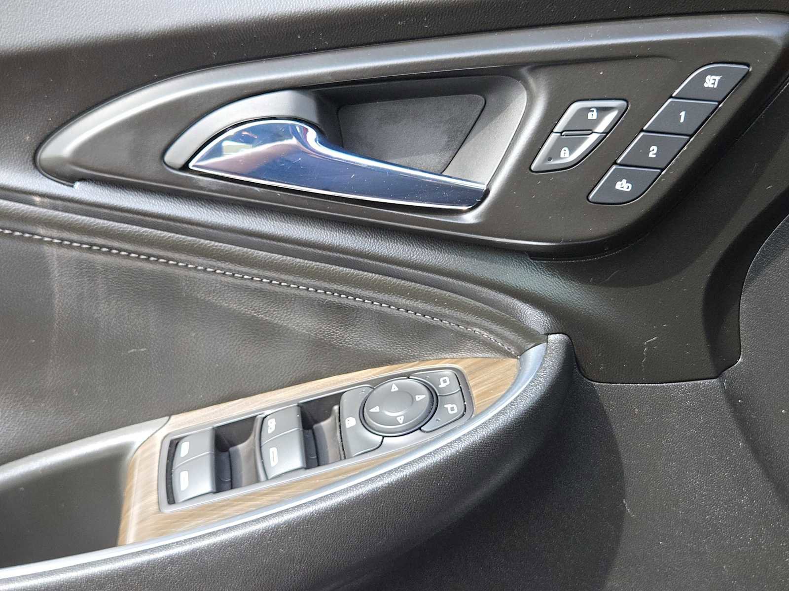 Used 2018 Chevrolet Malibu Premier w/ Premier Sun and Wheel Package image 21