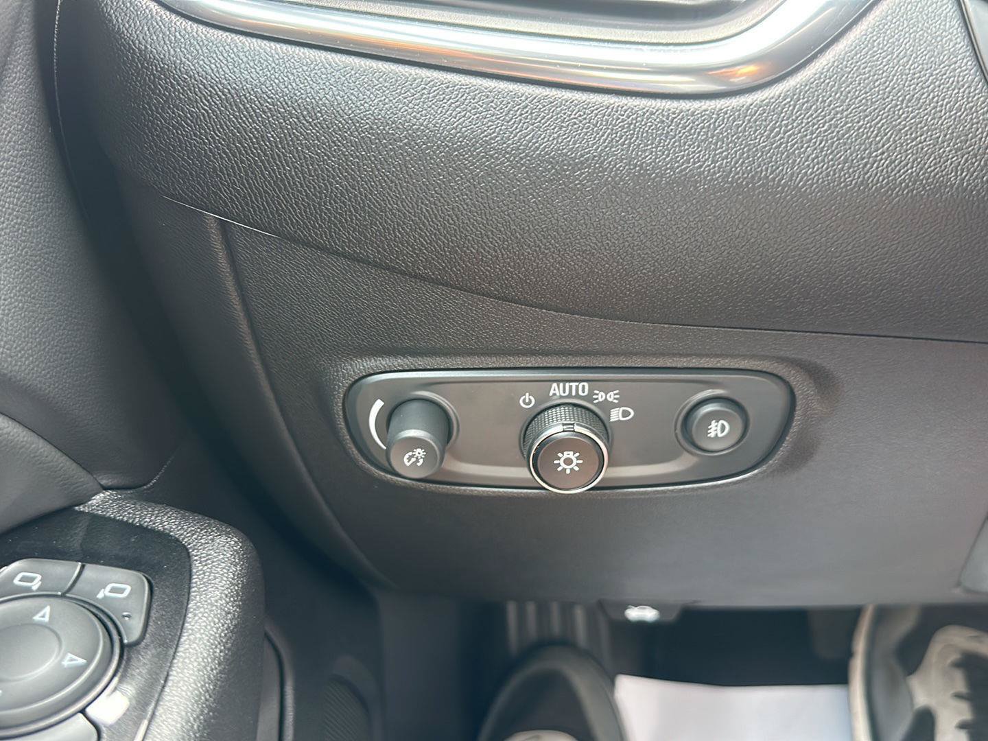 Used 2024 Chevrolet Equinox Premier FWD image 28
