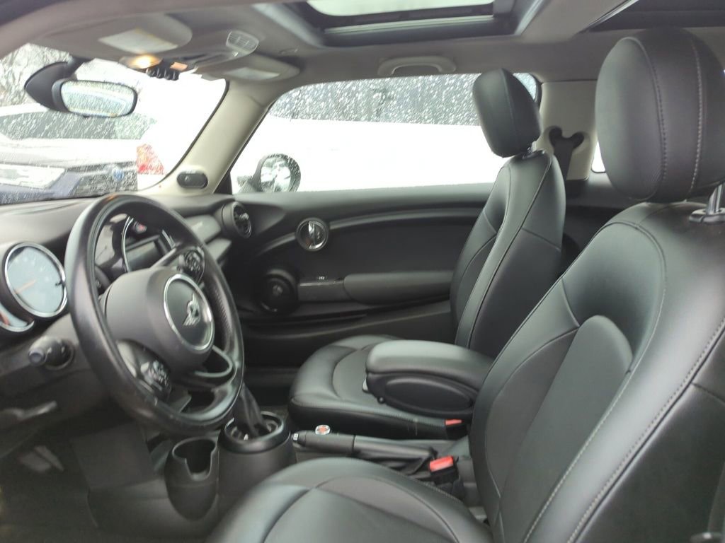 Used 2017 MINI Cooper 2-Door Hardtop image 6