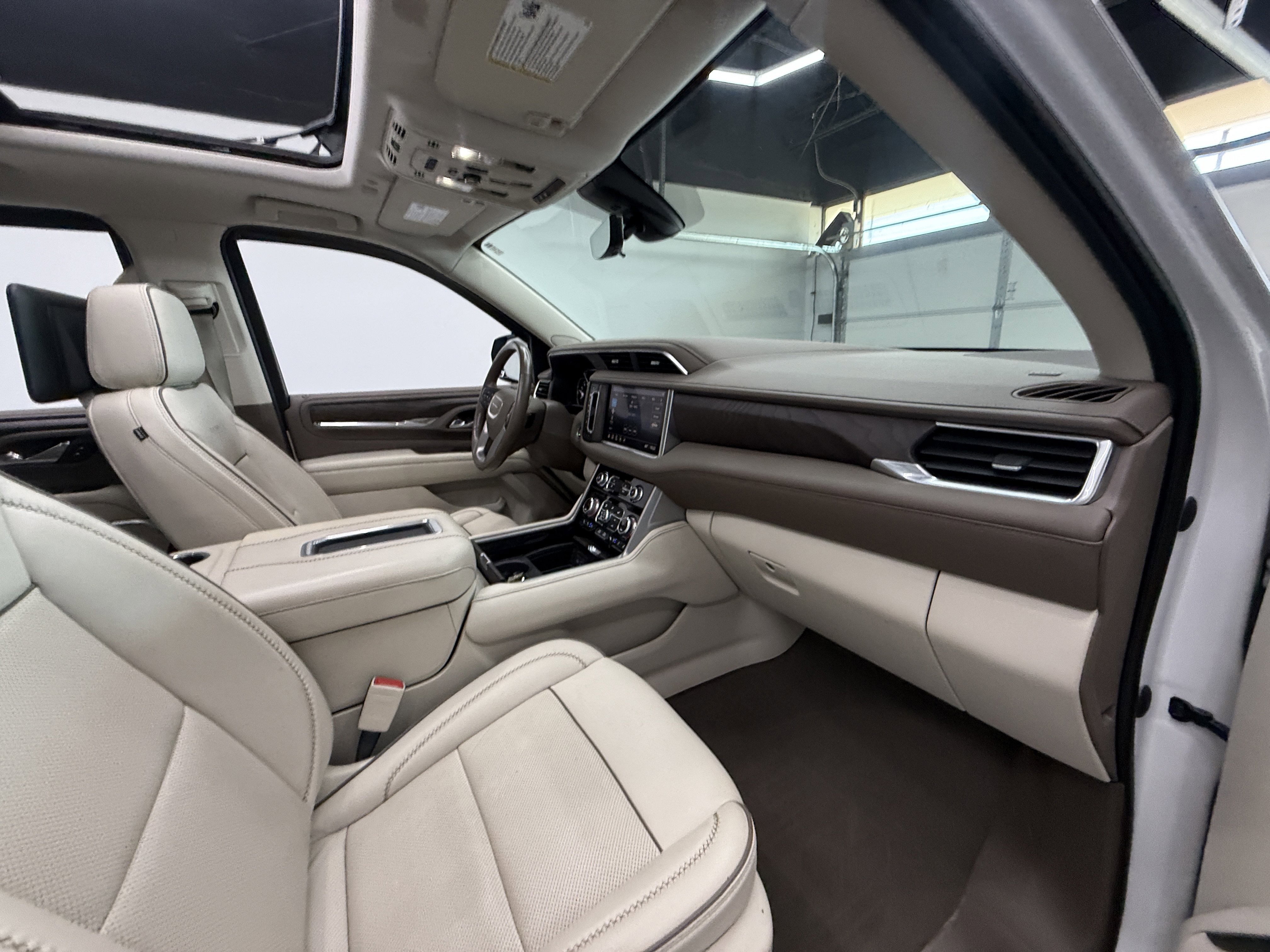 Used 2021 GMC Yukon XL Denali w/ Denali Ultimate Package AWD/4WD image 20