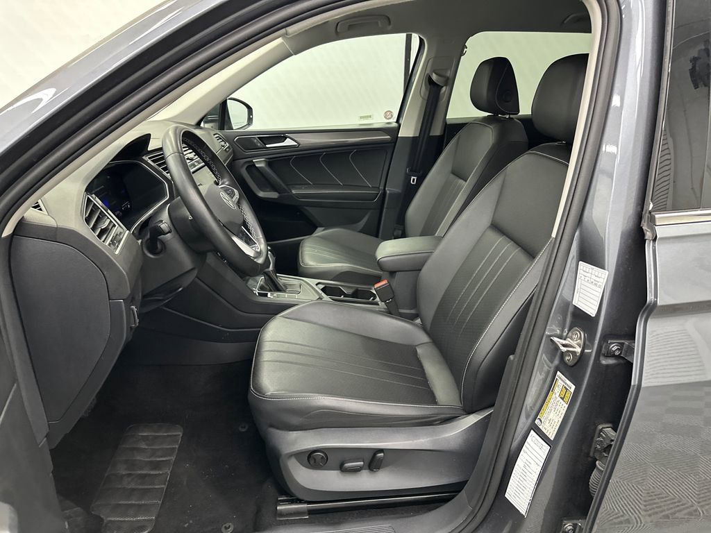 Used 2024 Volkswagen Tiguan SE image 9