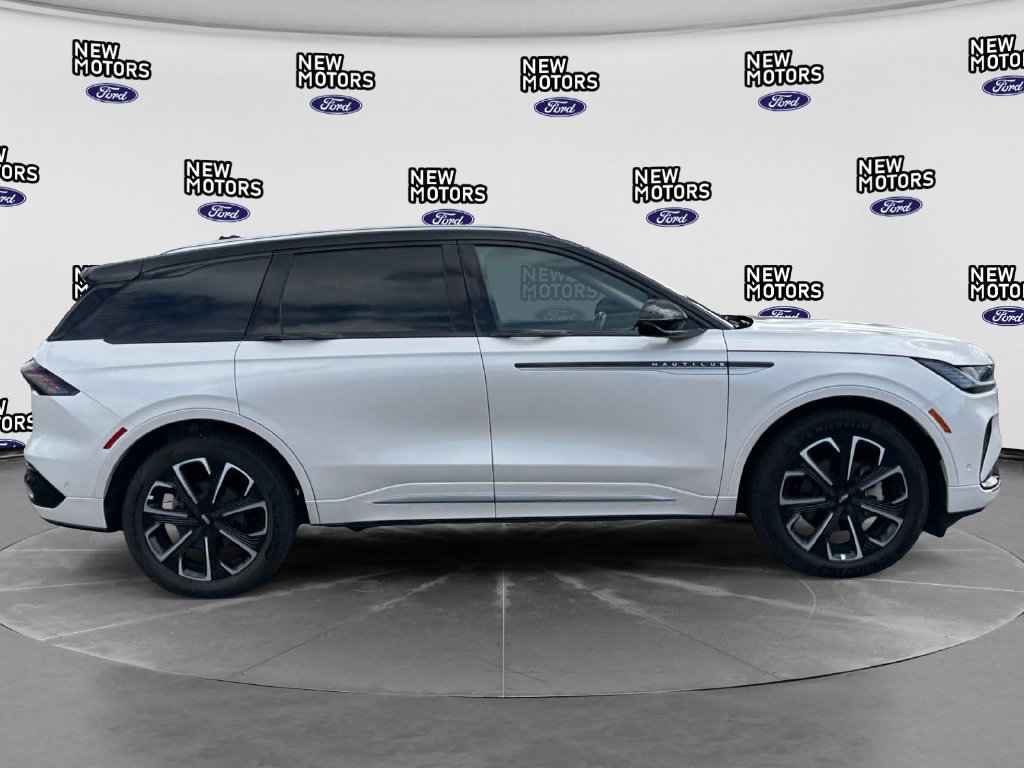 Used 2024 Lincoln Nautilus Reserve AWD/4WD image 7