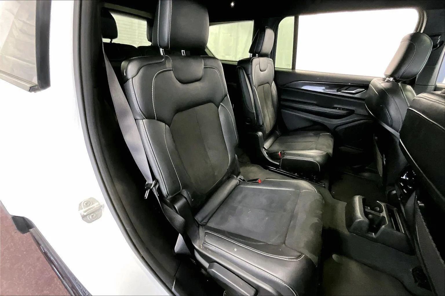 Used 2023 Jeep Grand Cherokee L Laredo image 26