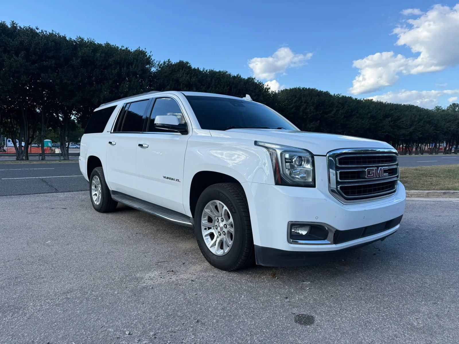 Used 2016 GMC Yukon XL SLE w/ Convenience Package RWD image 2