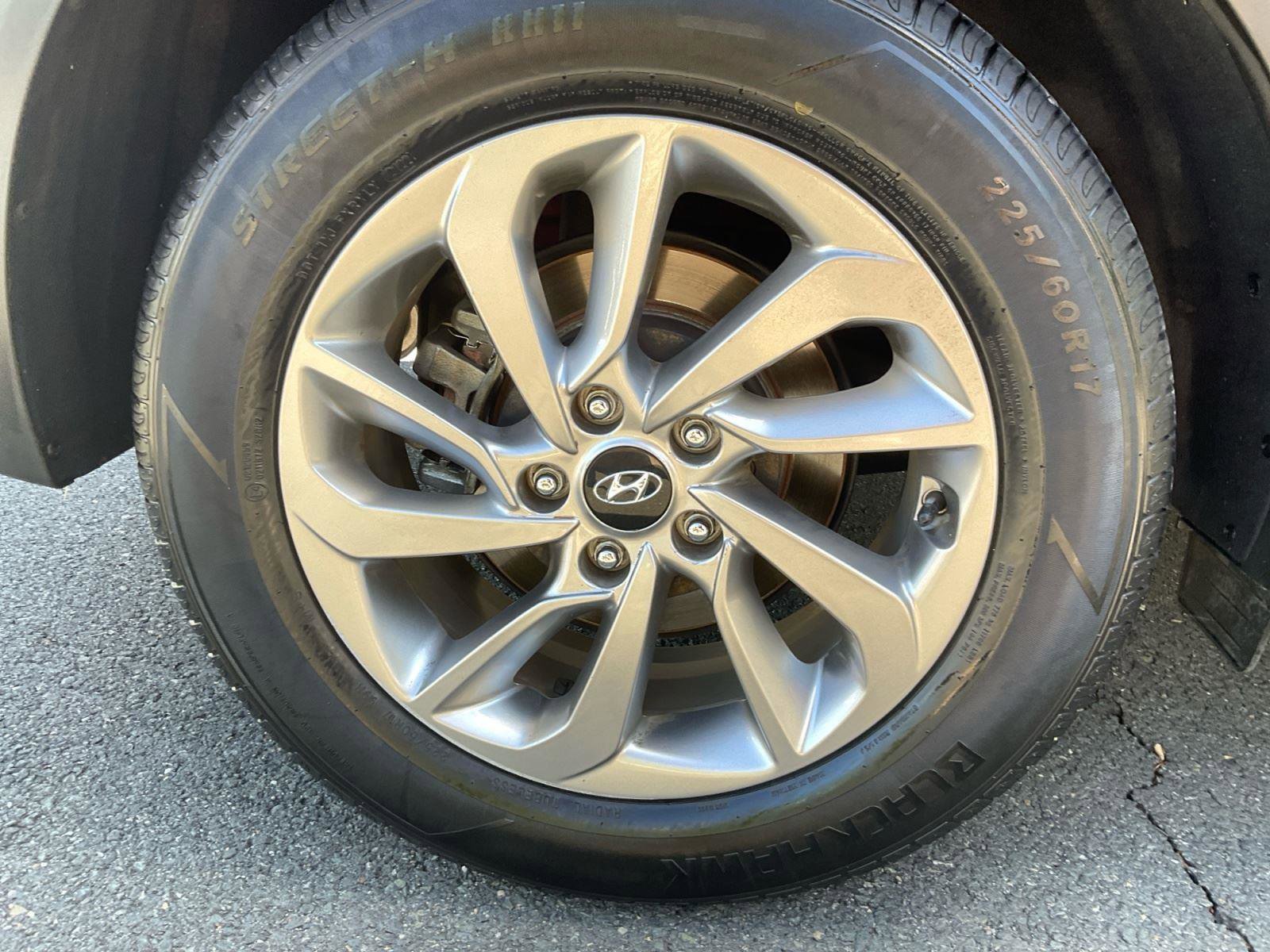 Used 2017 Hyundai Tucson SE AWD/4WD image 16