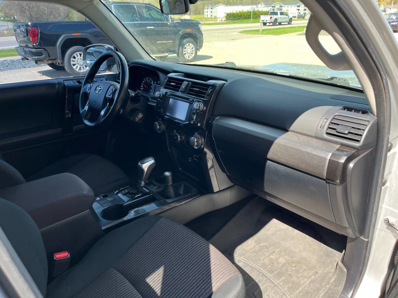 Used 2018 Toyota 4Runner TRD Off-Road w/ TRD Performance Package AWD/4WD image 8