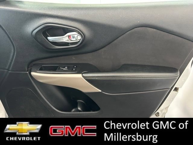 Used 2018 Jeep Cherokee Latitude w/ Altitude Package AWD/4WD image 24