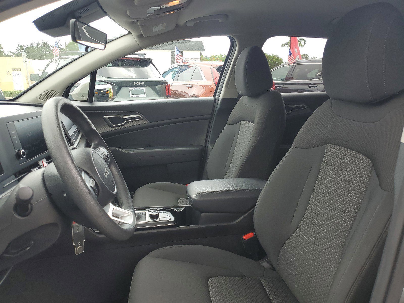 Used 2023 Kia Sportage LX image 9