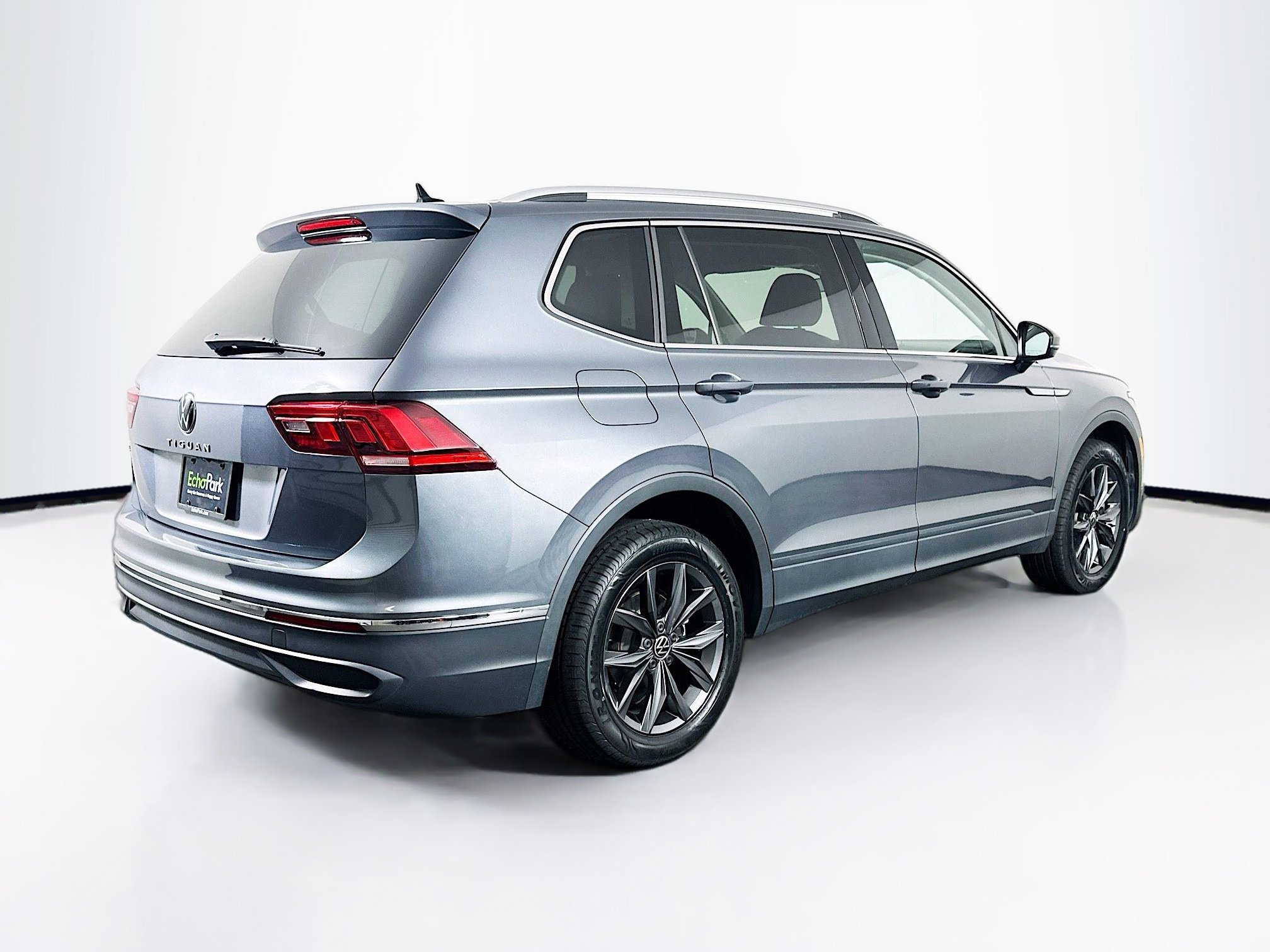 Used 2023 Volkswagen Tiguan SE image 9