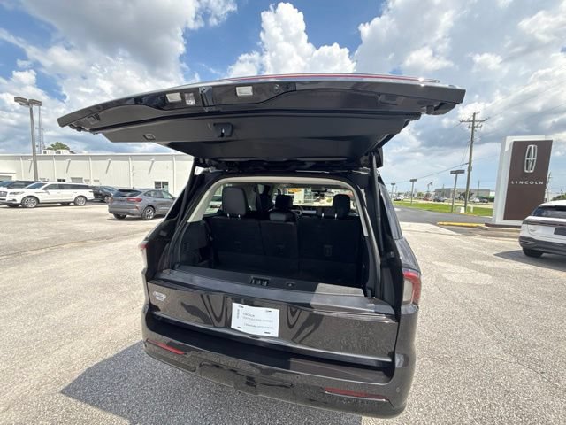 Certified 2025 Lincoln Navigator Reserve AWD/4WD image 31