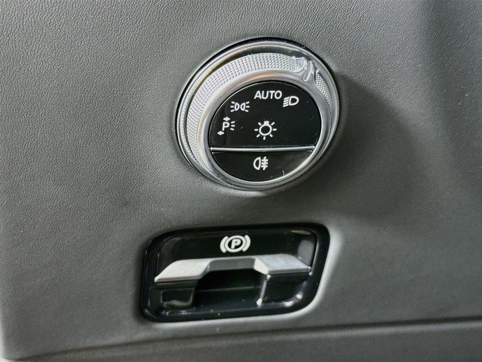 Used 2023 Mercedes-Benz SL 43 AMG w/ Driver Assistance Package image 14