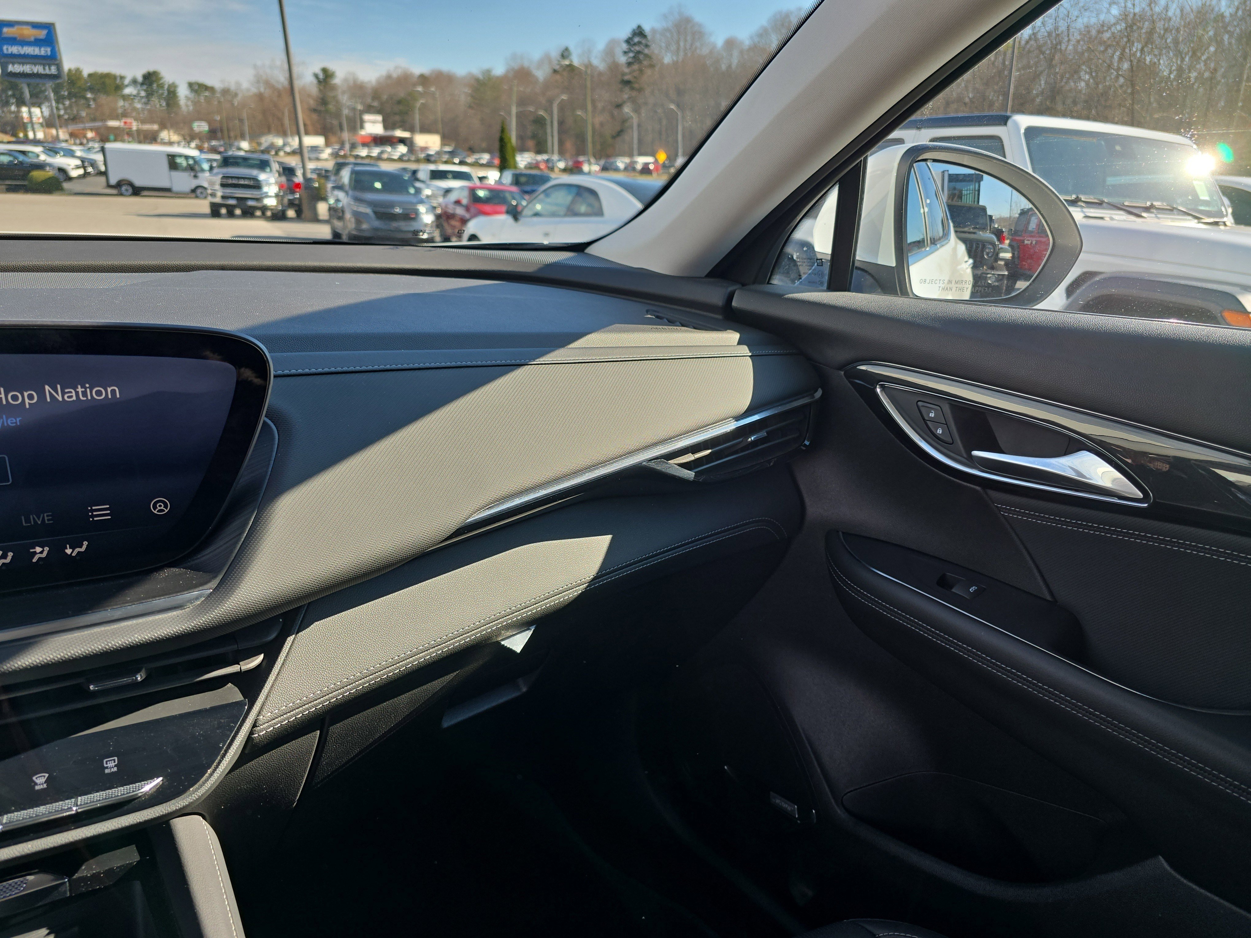 Used 2025 Buick Envision Preferred image 25