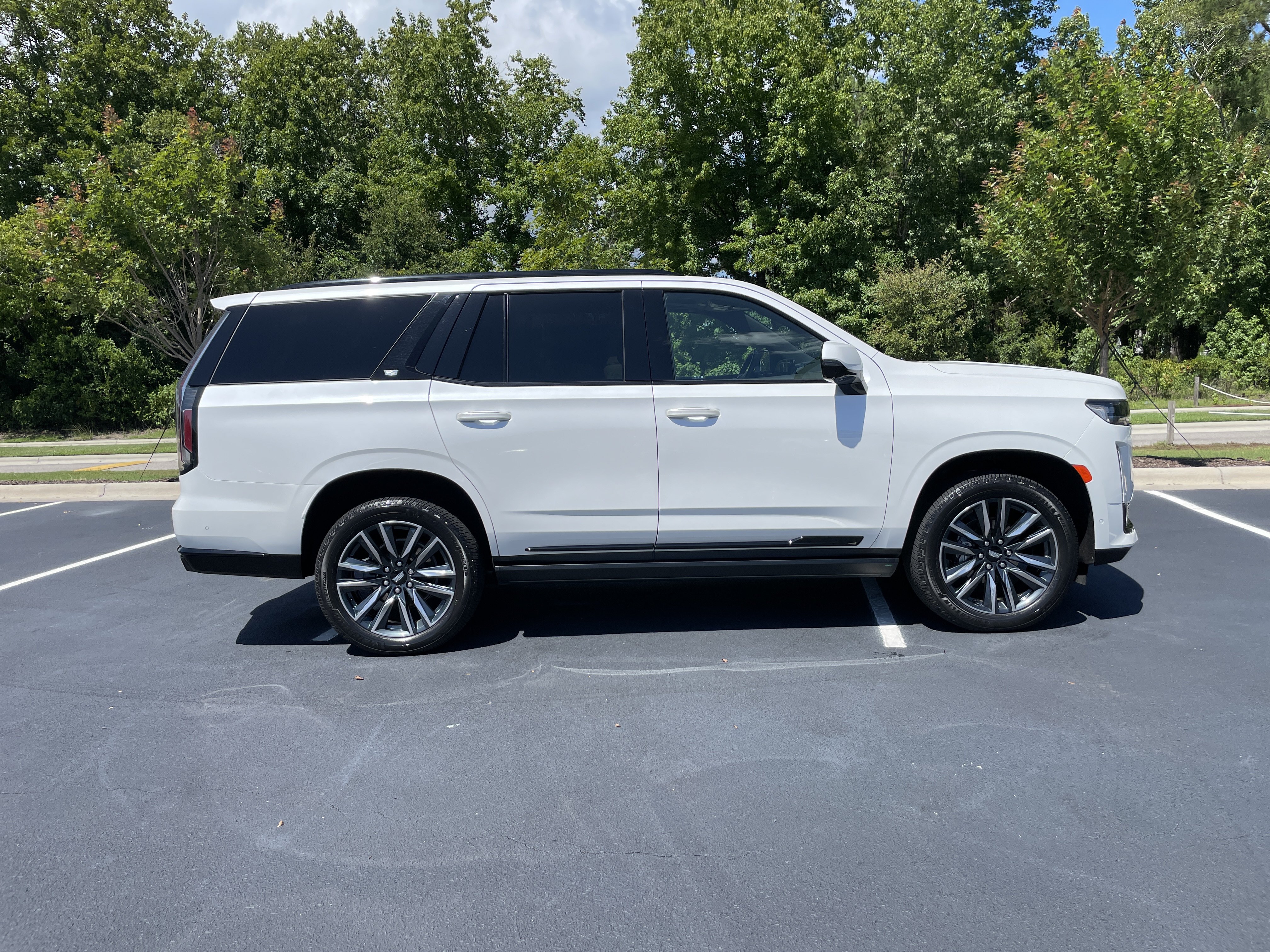 Used 2021 Cadillac Escalade Sport w/ Driver Assist Tech Package AWD/4WD image 10