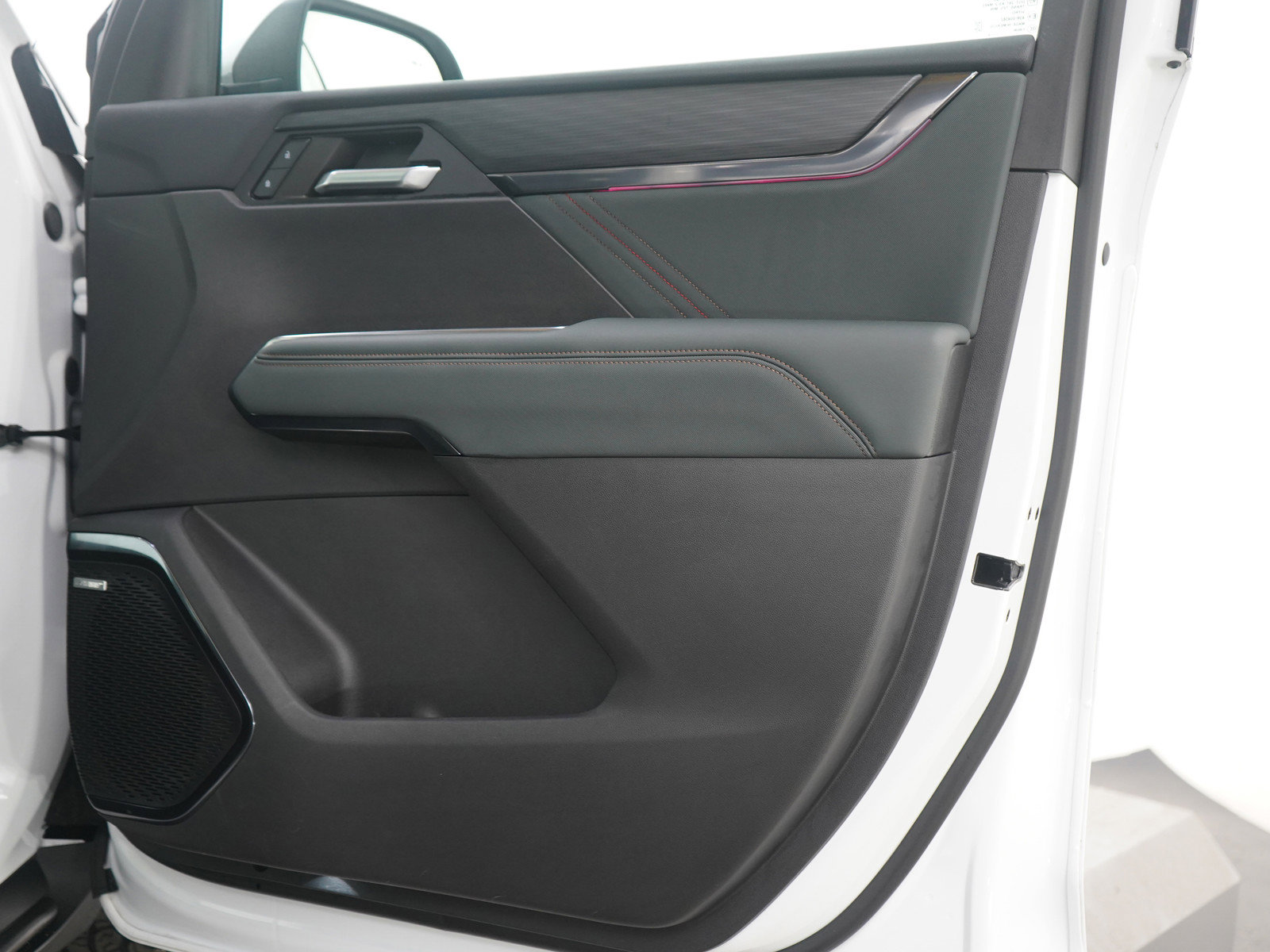 Used 2024 GMC Acadia AT4 w/ Super Cruise Package image 9