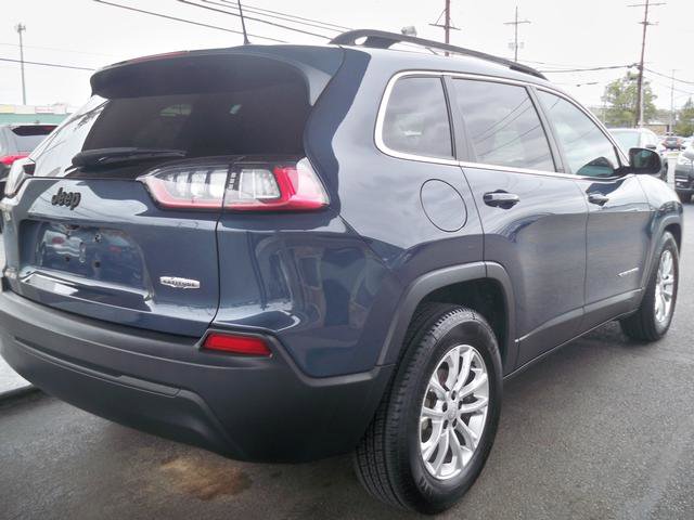 Used 2019 Jeep Cherokee Latitude w/ Cold Weather Group image 3