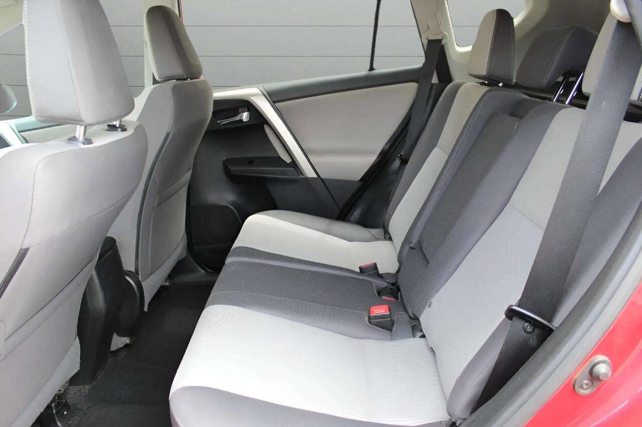 Used 2015 Toyota RAV4 XLE image 15