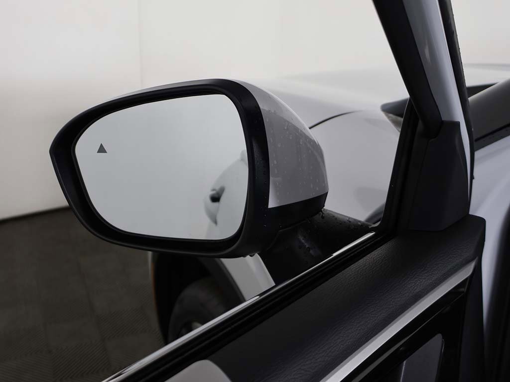 New 2025 Mitsubishi Outlander SE image 35